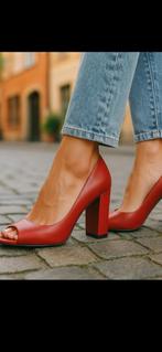 Mooie Noë pump, Ophalen of Verzenden, Zo goed als nieuw, Rood