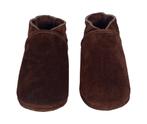 Donkerbruine suede babyslofjes van Baby-Slofje - Cognac, Kinderen en Baby's, Babykleding | Schoentjes en Sokjes, Ophalen of Verzenden