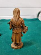 Beeld houtsnijwerk vrouw met eend vintage, Ophalen of Verzenden