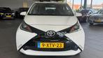 Toyota Aygo 1.0 VVT-i x-play navigatie camera airco elektris, Voorwielaandrijving, Euro 5, Stof, Gebruikt