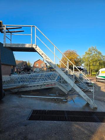 Stalen trap met bordes hoog 3,1mtr nog151 beschikbaar voor biedingen