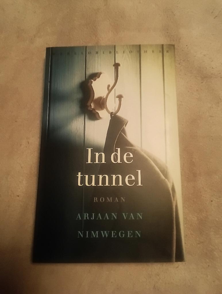 Boek In de tunnel - Arjaan van Nimwegen, Boeken, Literatuur, Gelezen, Nederland, Ophalen of Verzenden