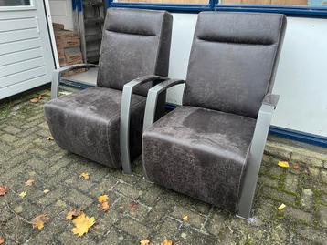 2 mooie stevige fauteuils beschikbaar voor biedingen