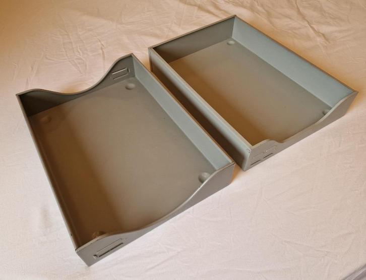 Papierbak brievenbak postbak (2) - metaal. Vintage., Diversen, Bureau-accessoires, Gebruikt, Ophalen of Verzenden