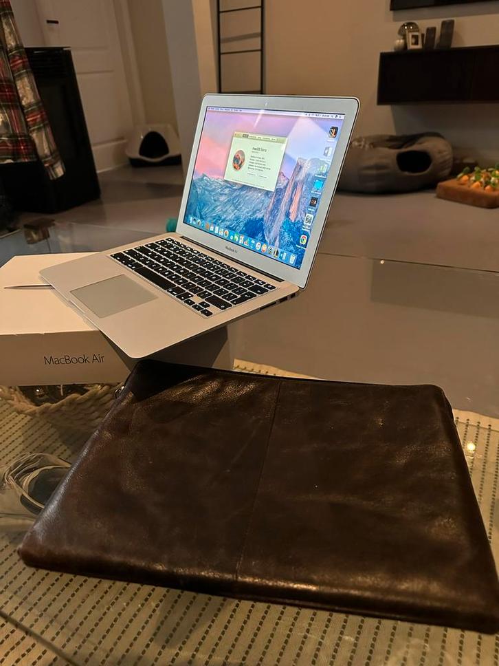 Macbook Air 2017 13" + Lederen Hoes, Computers en Software, Apple Macbooks, Gebruikt, MacBook Air, 13 inch, Minder dan 2 Ghz, 128 GB of minder