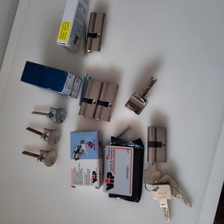 Cilinders 3 sterren, staartcilinders, cilinder met pasje enz, Doe-het-zelf en Verbouw, Hang- en Sluitwerk, Zo goed als nieuw, Slot