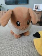 Evy en pikachu knuffel met pakje van evy en pikachu, Hobby en Vrije tijd, Ophalen of Verzenden, Zo goed als nieuw