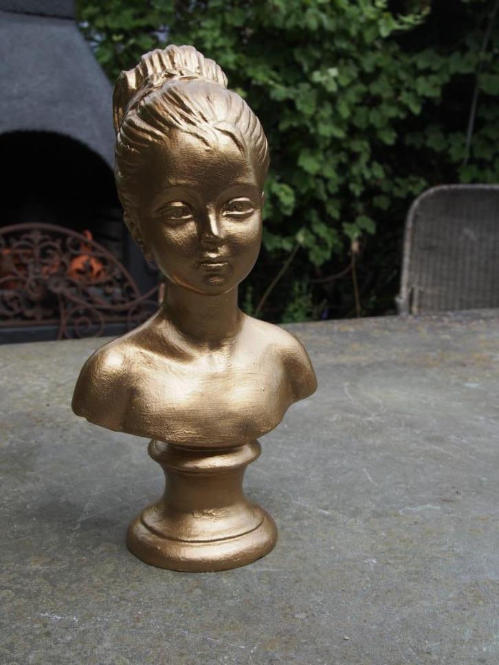 Goudkleurige kleine beeldje, Verzamelen, Beelden en Beeldjes, Gebruikt, Mens, Ophalen of Verzenden