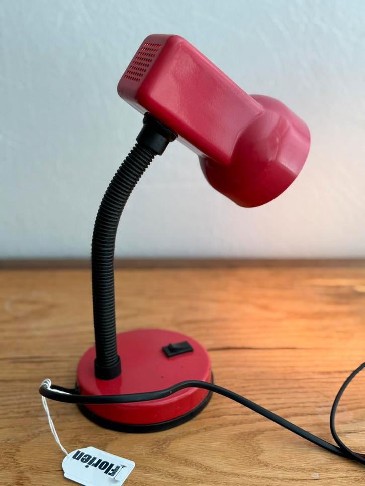 Vintage bureaulamp  jaren 80 rood, Huis en Inrichting, Lampen | Tafellampen, Gebruikt, Minder dan 50 cm, Kunststof, Metaal, Ophalen of Verzenden