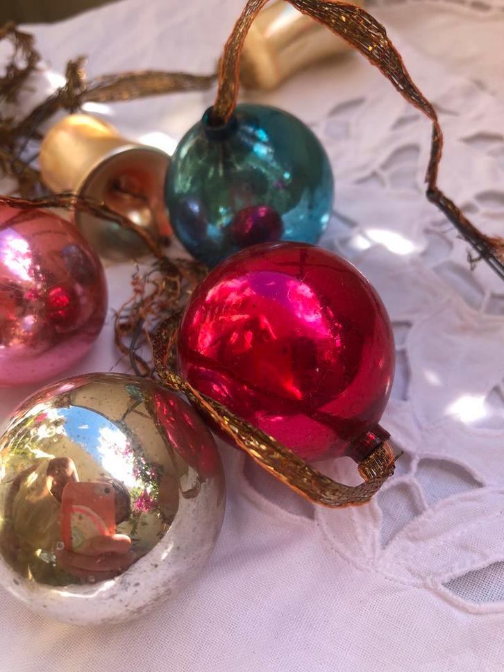 Antieke kerstversiering uit oorlogstijd geen metalen kapje, Diversen, Kerst, Gebruikt, Ophalen of Verzenden
