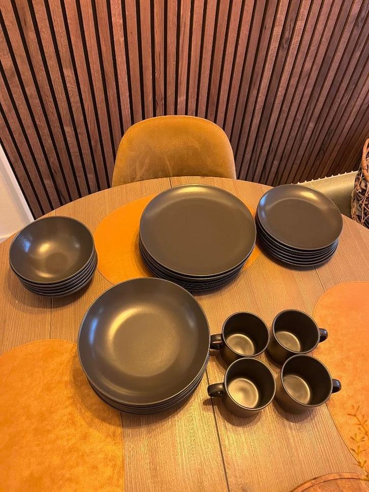 IKEA servies FÄRGKLAR, Huis en Inrichting, Keuken | Servies, Gebruikt, Bord(en), Overige stijlen, Aardewerk, Ophalen of Verzenden