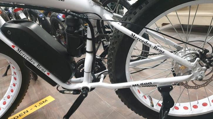 Super fatbike, Wit, Fietsen en Brommers, Elektrische fietsen, Zo goed als nieuw, Overige merken, 51 tot 55 cm, 30 tot 50 km per accu