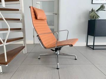Vitra Eames EA124 Lounge Chair Cognac Leer beschikbaar voor biedingen
