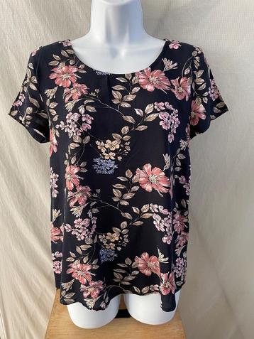Zwarte Top met bloemenprint - maat 34 beschikbaar voor biedingen