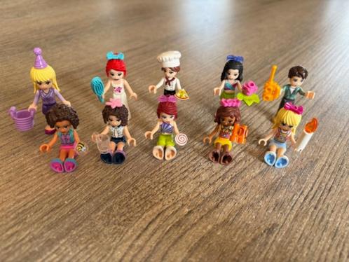 10 lego friends poppetjes met leuke accessoires (zie foto's), Kinderen en Baby's, Speelgoed | Duplo en Lego, Zo goed als nieuw