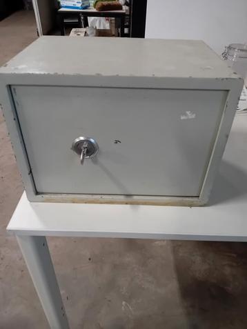 Kluis met sleutel - 35x25x25 cm beschikbaar voor biedingen
