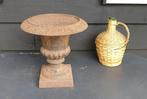 Gietijzeren tuinvaas, hoogte 30 cm., Antiek en Kunst, Curiosa en Brocante, Ophalen