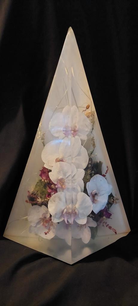 Uniek boeket met orchideeën in epoxy hars jaren 70, Huis en Inrichting, Woonaccessoires | Kunstplanten en Kunstbloemen, Gebruikt
