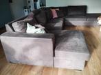 Grote bruine hoekbank met liggedeelte en hoofdsteunen, Huis en Inrichting, Banken | Bankstellen, Ophalen, Gebruikt, Vierpersoons of meer