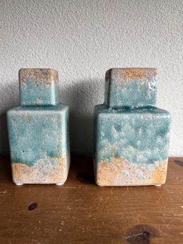 2 mooie blok vaasjes ( Brynxz ) beschikbaar voor biedingen