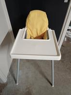 Witte kinderstoel met geel kussen, Ophalen, Gebruikt, Meegroeistoel, Afneembaar eetblad