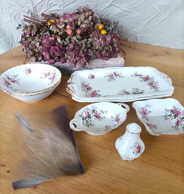 Royal Albert Servies, Lavender Rose, Verzamelen, Porselein, Kristal en Bestek, Zo goed als nieuw, Overige typen, Porselein, Ophalen