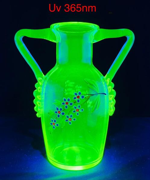 Uranium vaas ( johansfors glasbruk ), Antiek en Kunst, Antiek | Glas en Kristal, Ophalen of Verzenden