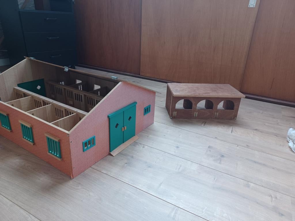 Mooie houten paardenstal, Ophalen, Gebruikt