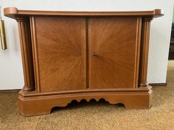 Elegant eiken dressoir/lowboard ca. 1940–1955 beschikbaar voor biedingen