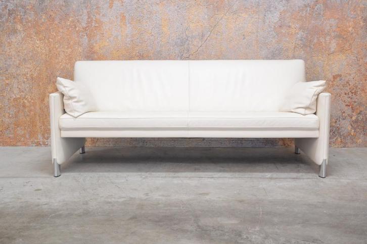 ZGANieuw Jori So Good designbank in gebroken wit leer, Huis en Inrichting, Banken | Bankstellen, Zo goed als nieuw, Rechte bank