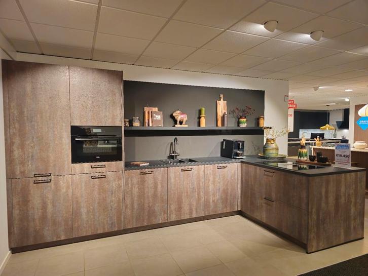 MOET WEG! Luxe AEG keuken met schiereiland & Aquahot, Huis en Inrichting, Keuken | Complete keukens, Zo goed als nieuw, Overige typen