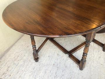 Gateleg tafel met 6 stoelen beschikbaar voor biedingen