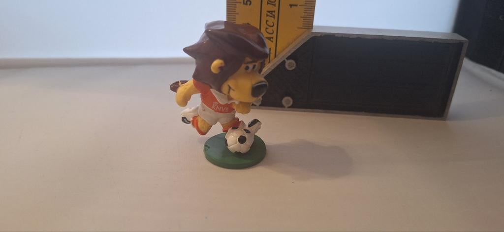 Knvb leeuw poppetje Uit 1994 (16.3), Verzamelen, Ilp, ., Ophalen of Verzenden, Zo goed als nieuw