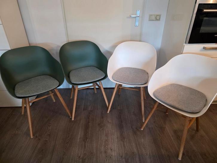 4 eetkamerstoelen met zitkussens, Huis en Inrichting, Stoelen, Zo goed als nieuw, Vier, Hout, Kunststof, Overige kleuren, Ophalen