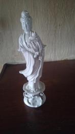 Een blanc de chine standbeeld van Guanyin, Antiek en Kunst, Antiek | Keramiek en Aardewerk, Ophalen of Verzenden