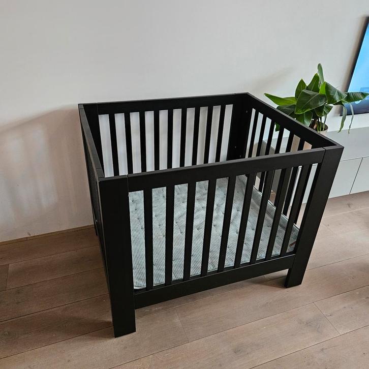 Kidsmill box Alaska II mat zwart, Kinderen en Baby's, Boxen, Gebruikt, Vierkant, In hoogte verstelbaar, Ophalen