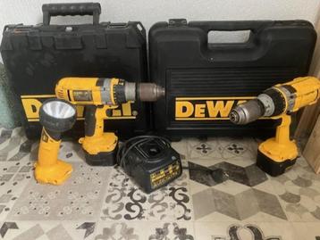 Twee oude De Walt boormachines beschikbaar voor biedingen