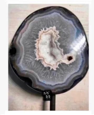 Korting Agaat geode drusy op zwarte metalen standaard 15 cm beschikbaar voor biedingen