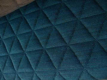 Kvadrat Febrik Triangle 772; petrol; ca. 13 meter meubelstof beschikbaar voor biedingen