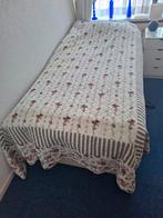 Vinted bedsprei, met bloemmotief en strepen 1 persoons, Ophalen of Verzenden, Zo goed als nieuw