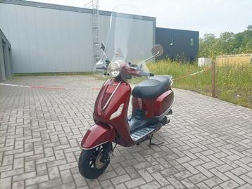 Imitatie vespa look snor scoort ziet foto  beschikbaar voor biedingen