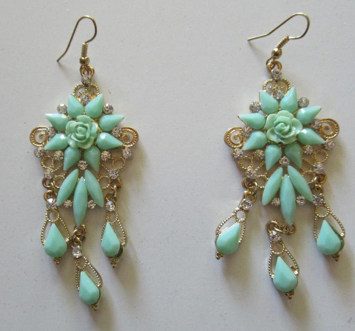 Oorbellen 2 paar., Sieraden, Tassen en Uiterlijk, Oorbellen, Nieuw, Hangers, Overige materialen, Goud, Met strass, Ophalen