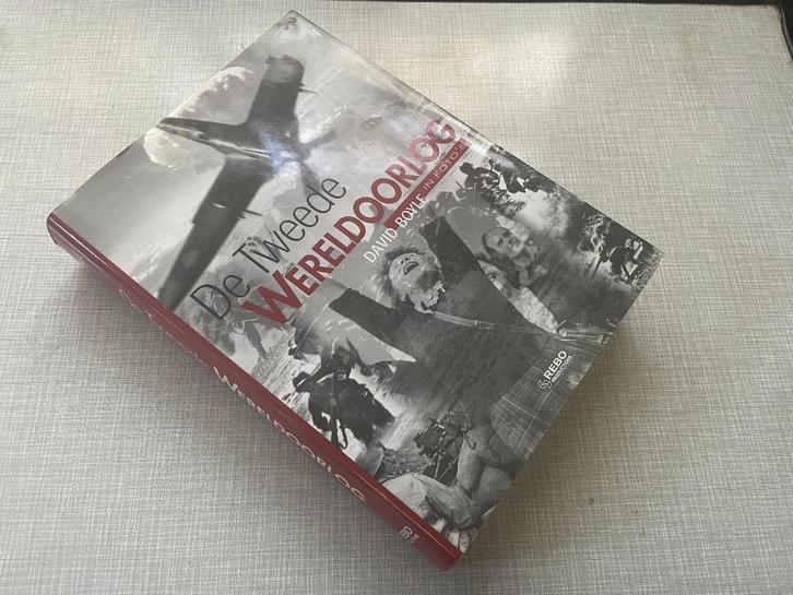 D062 Boek Boyle De Tweede Wereldoorlog in Foto's Rebo, Boeken, Oorlog en Militair, Gelezen, Algemeen, Tweede Wereldoorlog, Ophalen of Verzenden