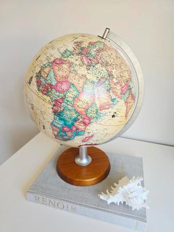 Unieke grote vintage globe made in Denmark  beschikbaar voor biedingen