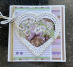 Nr 32 wenskaart met haakwerk Hart Bloemen, Hobby en Vrije tijd, Kaarten | Zelfgemaakt, Ophalen of Verzenden, Nieuw