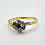 8 karaat gouden bypass ring met saffier en accentdiamanten, Verzenden, Zo goed als nieuw, 17 tot 18, Dame
