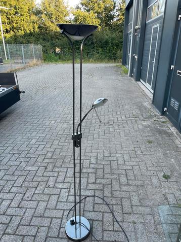 Vloerlamp met Leeslamp - Modern Design beschikbaar voor biedingen