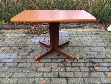 Verlengbare Deense eettafel met 2 tussenbladen, design tafel beschikbaar voor biedingen
