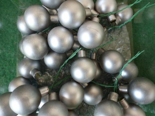 36 grijze matte glas kerstballen 30 mm op stok 12 cm, Diversen, Kerst, Nieuw, Ophalen of Verzenden