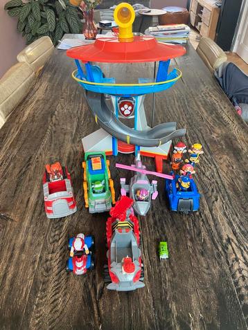 Paw Patrol Uitkijktoren met auto's en poppetjes beschikbaar voor biedingen